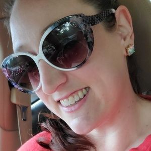 Meet your Posher, Paula